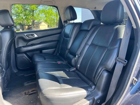 Used 2016 Nissan Pathfinder Platinum w/ Family Entertainment Package FWD image 15