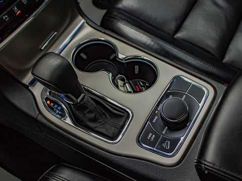 Used 2019 Jeep Grand Cherokee Limited w/ Luxury Group II image 32