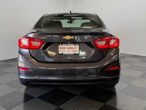 Used 2017 Chevrolet Cruze LT FWD image 7