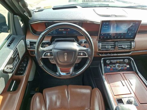 Used 2022 Lincoln Navigator L Reserve image 2