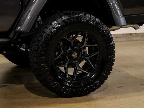 Used 2025 Jeep Gladiator Sport image 53