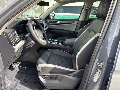 New 2026 Volkswagen Atlas Peak Edition image 9