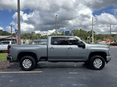 Used 2024 Chevrolet Silverado 2500 LTZ AWD/4WD image 9