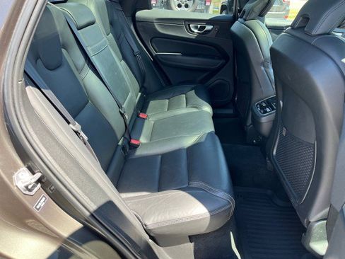 Used 2022 Volvo XC60 B5 Inscription w/ Protection Package Premier FWD image 9