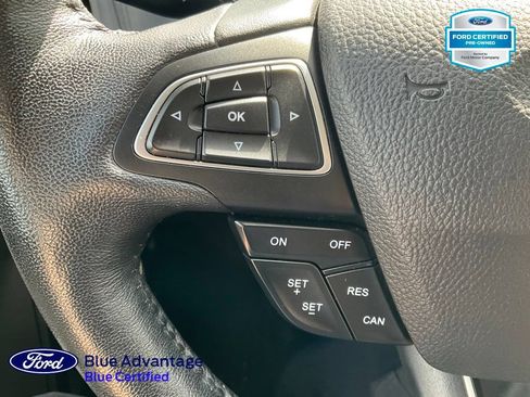 Used 2017 Ford Focus SE w/ Cold Weather Package FWD image 8