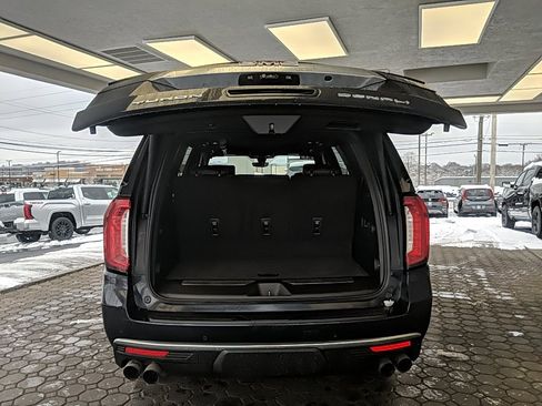 Used 2021 GMC Yukon Denali w/ Denali Premium Package image 9