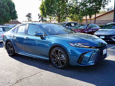 Used 2025 Toyota Camry XSE FWD image 6