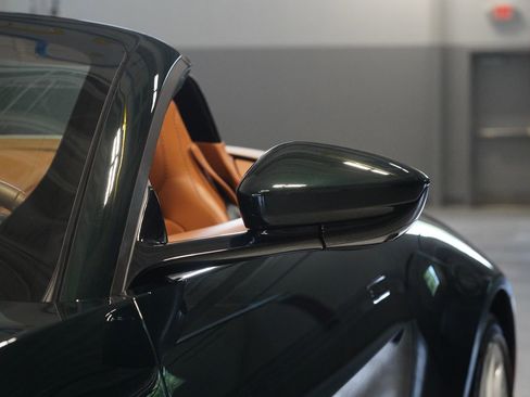 Used 2021 Aston Martin V8 Vantage Roadster RWD image 10