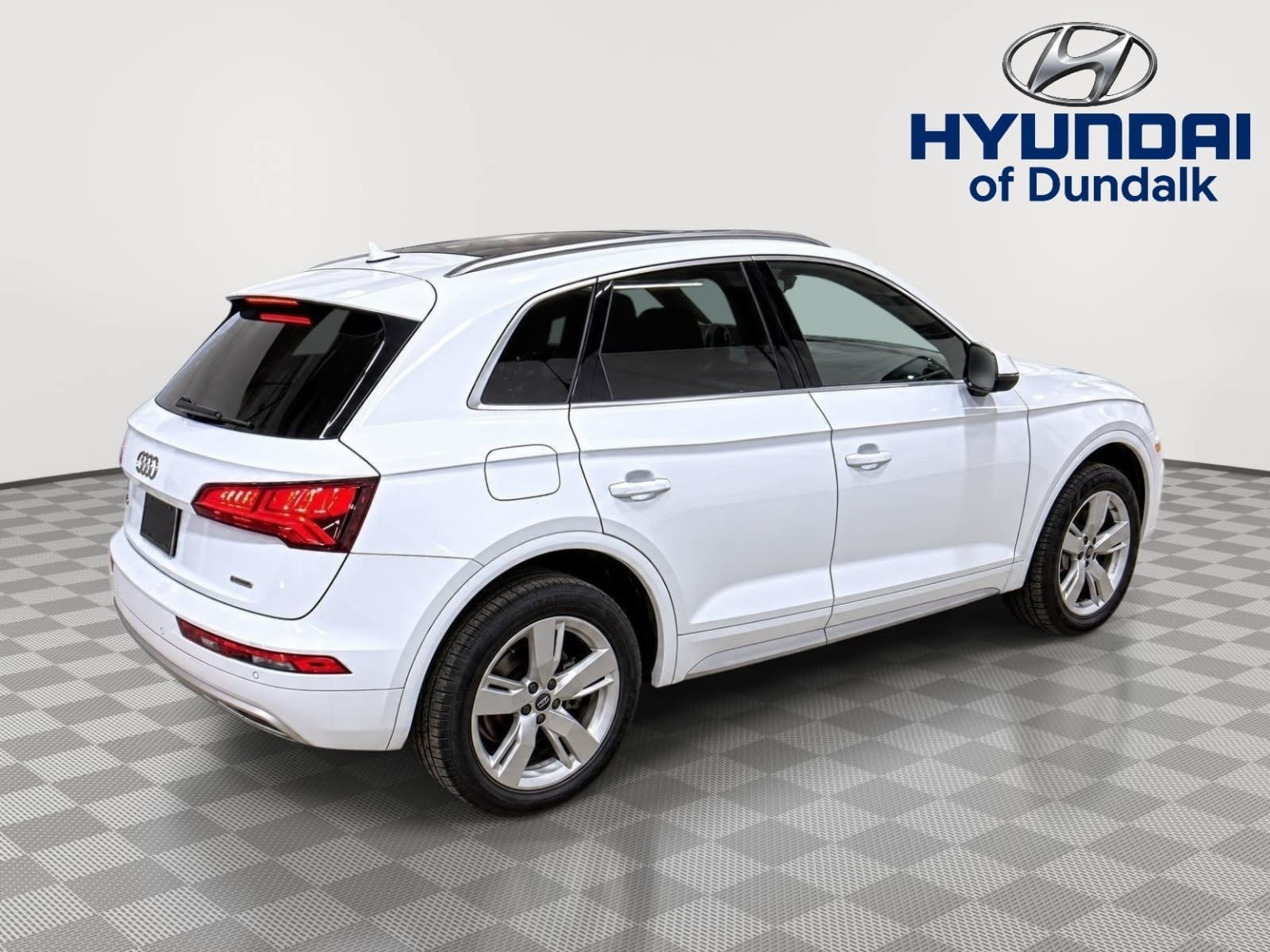 Used 2019 Audi Q5 2.0T Premium Plus w/ Premium Plus Package AWD/4WD image 2