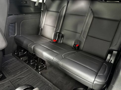Used 2022 GMC Yukon XL Denali w/ Denali Premium Package AWD/4WD image 16