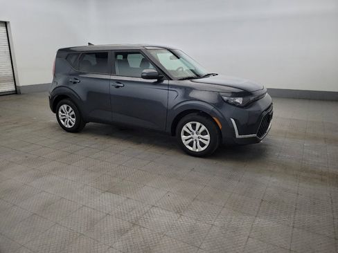 Used 2025 Kia Soul LX FWD image 11