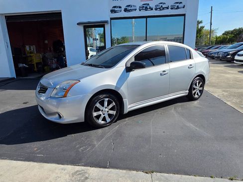 Used 2012 Nissan Sentra 2.0 SR w/ Special Edition Pkg FWD image 2