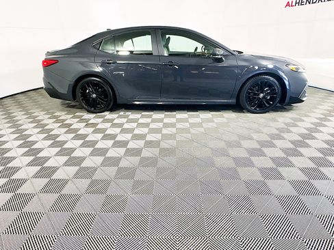 Used 2025 Toyota Camry SE image 2