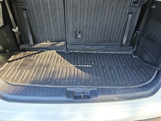 Used 2021 Toyota Highlander L AWD/4WD image 21