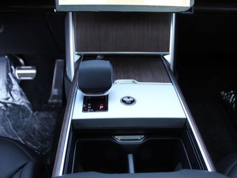 New 2026 Land Rover Range Rover SE image 13