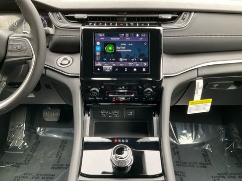 New 2025 Jeep Grand Cherokee Laredo X w/ Luxury Tech Group I image 11