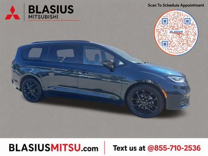 Used 2023 Chrysler Pacifica Limited w/ S Appearance Package