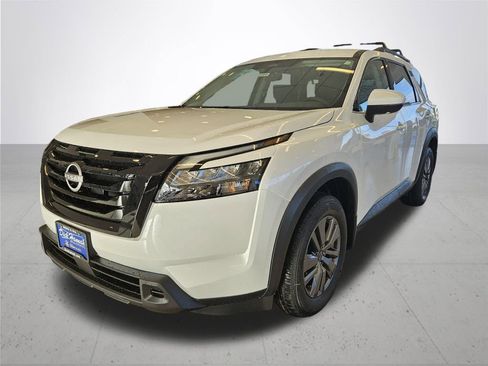 New 2025 Nissan Pathfinder SV w/ Black Appearance Package AWD/4WD image 2