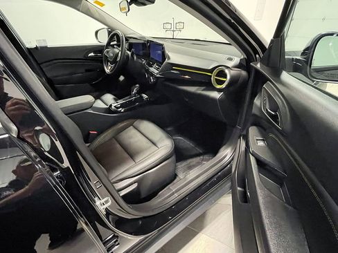 Used 2025 Chevrolet Trax ACTIV FWD image 26