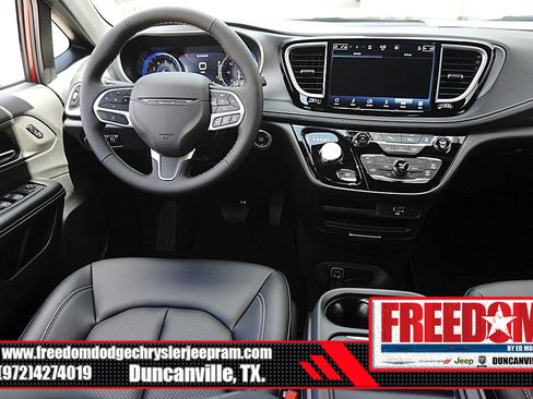 New 2027 Chrysler Pacifica Select FWD image 18