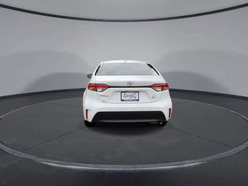 Used 2026 Toyota Corolla LE image 7