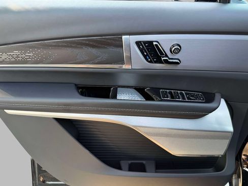 Used 2026 Cadillac Vistiq Platinum w/ LPO, Floor Liner Package AWD/4WD image 20
