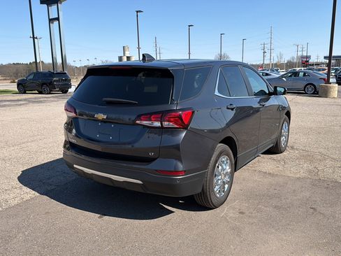 Used 2023 Chevrolet Equinox LT image 4