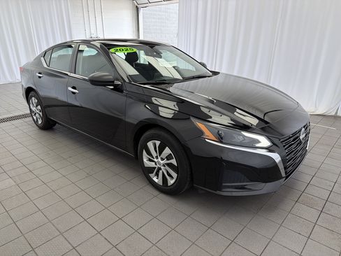 Used 2025 Nissan Altima 2.5 S FWD image 3
