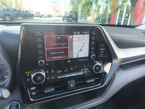 Used 2020 Toyota Highlander Limited image 16