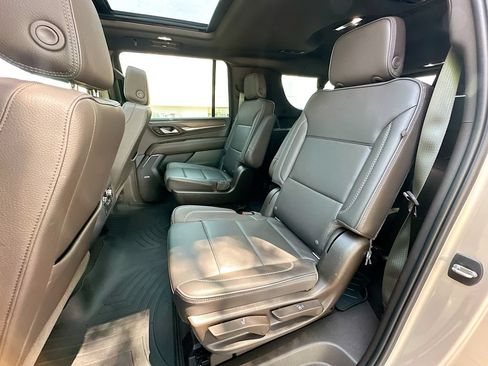 Used 2021 GMC Yukon XL Denali w/ Denali Premium Package AWD/4WD image 17