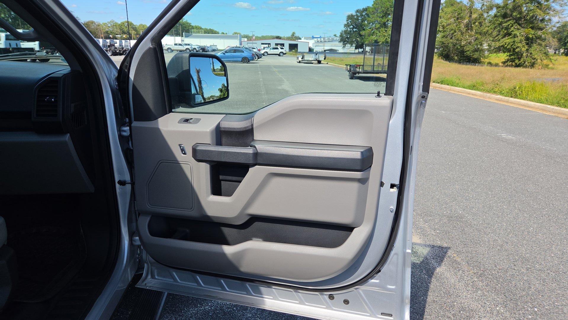Used 2016 Ford F150 XL w/ Equipment Group 101A Mid RWD image 13