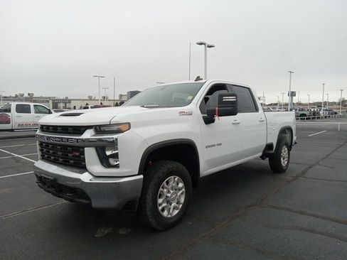 Used 2023 Chevrolet Silverado 2500 LT image 3