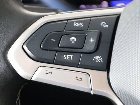 Used 2024 Volkswagen Taos SE image 39