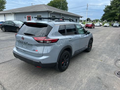 Used 2025 Nissan Rogue SV AWD/4WD image 3