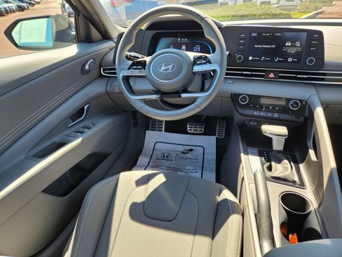 Certified 2025 Hyundai Elantra Sport image 13