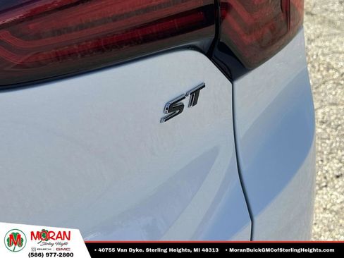 Certified 2024 Buick Encore GX Sport Touring w/ Comfort Package AWD/4WD image 11