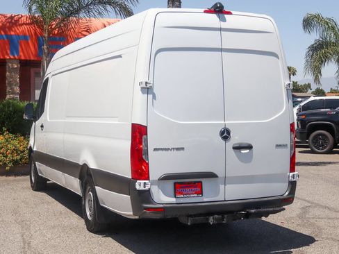 Used 2020 Mercedes-Benz Sprinter 2500 image 6
