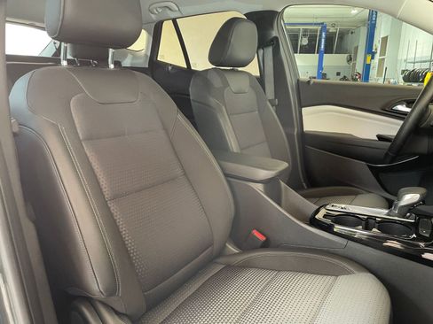 Used 2025 Chevrolet Trax LT w/ LT Convenience Package image 31