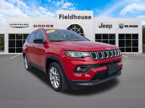 Used 2024 Jeep Compass Latitude image 9