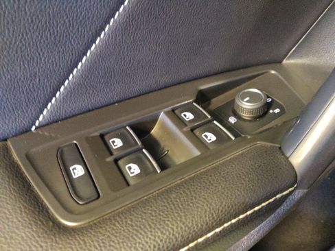 Used 2023 Volkswagen Tiguan SE FWD image 25