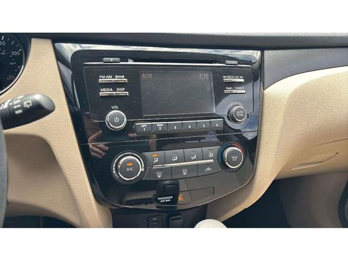 Used 2016 Nissan Rogue S AWD/4WD image 16