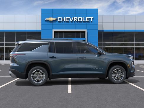 New 2026 Chevrolet Traverse LT w/ Driver Confidence Package FWD image 5