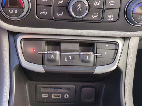 Used 2023 GMC Terrain SLT image 28