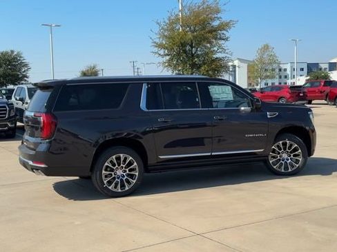 New 2026 GMC Yukon XL Denali w/ Denali Reserve Package image 9