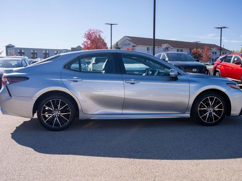 Used 2023 Toyota Camry SE image 8