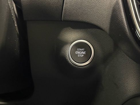 Used 2023 Volvo XC40 B5 Plus w/ Protection Package Premier image 23