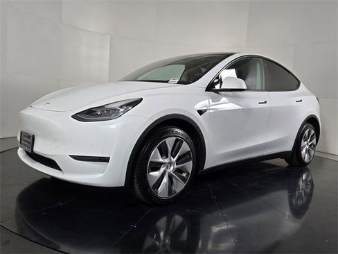 Used 2020 Tesla Model Y Long Range image 2