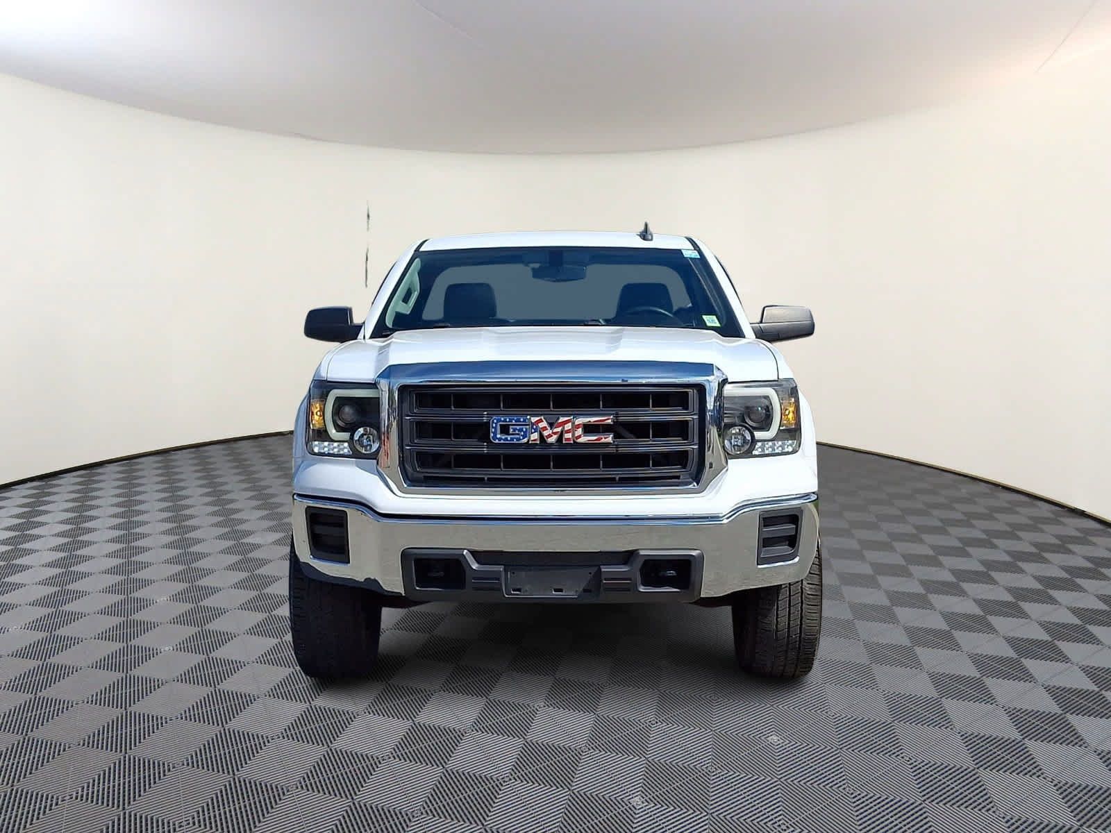 Used 2015 GMC Sierra 1500 4x4 Regular Cab w/ Sierra Convenience Package image 3