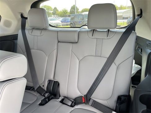 New 2025 Honda Pilot Touring image 27