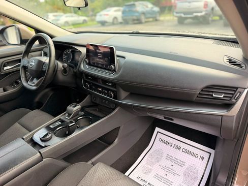 Used 2025 Nissan Rogue SV AWD/4WD image 13